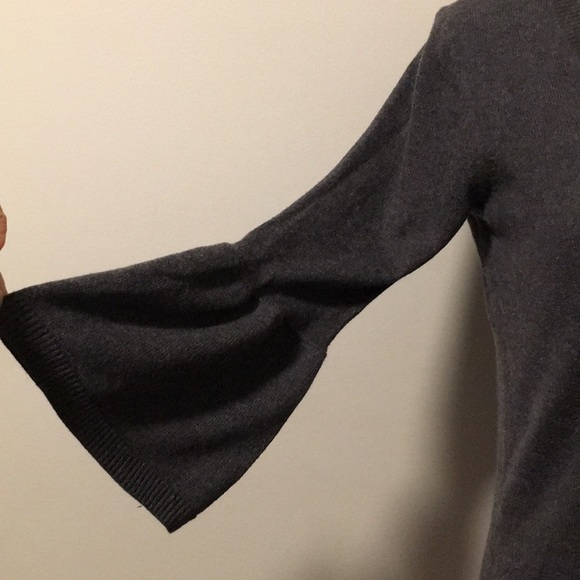 Gap grey cashmere blend bell sleeve v-neck sweater - Picture 2 of 5